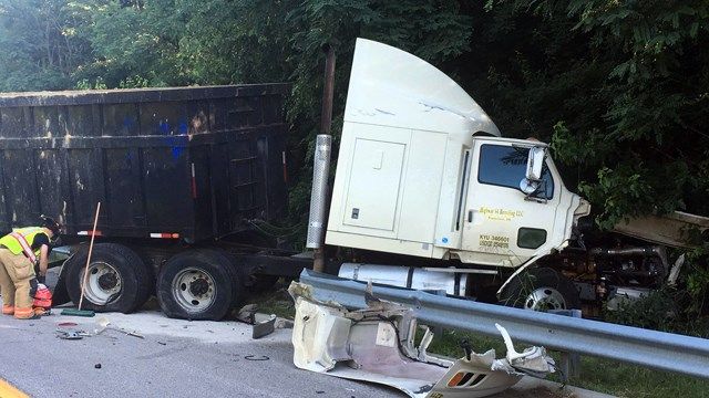 Multi-vehicle crash snarls traffic in New Albany - WDRB
