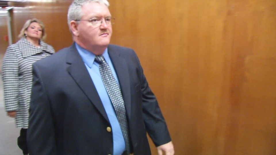 New Albany police officer pleads not guilty to battery, official misconduct charges - WDRB