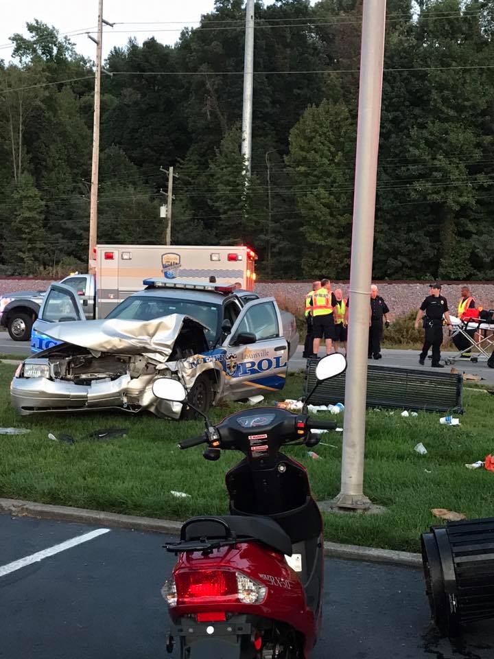 Two LMPD officers injured in crash on Dixie Highway WDRB 41