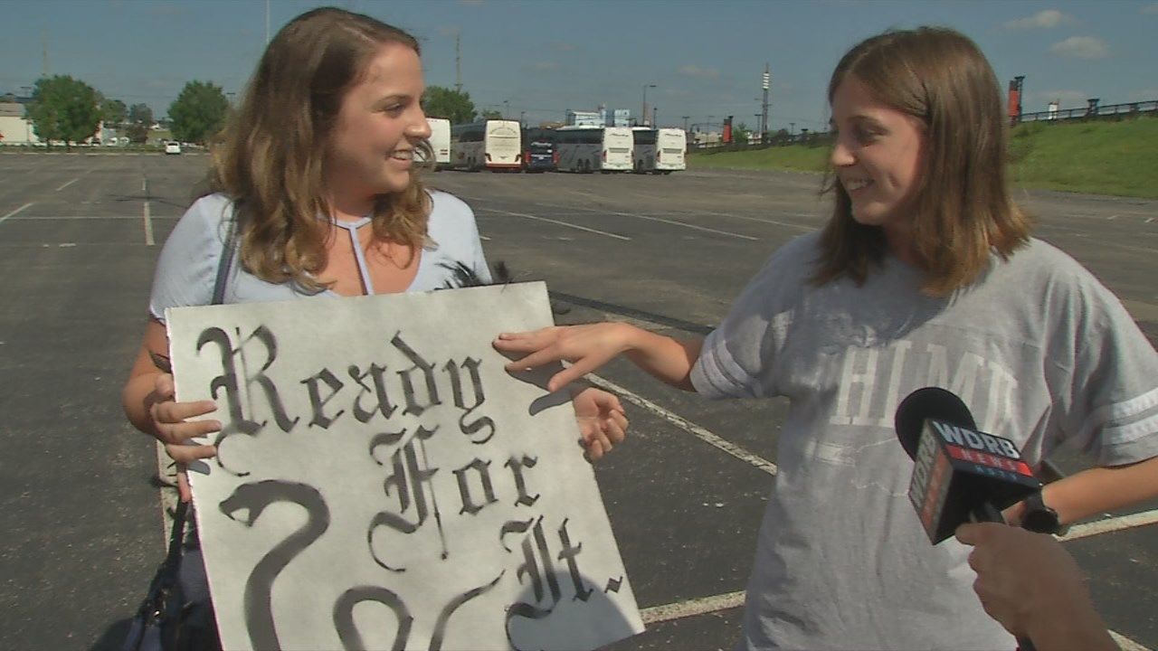 Diehard Taylor Swift fans plan to brave dangerous heat to see their idol