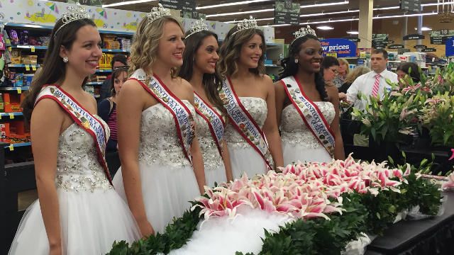 Kroger employees create the Kentucky Oaks garland WDRB 41 Louisville News