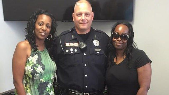 Hillview officer praised for consoling woman along I65 WDRB 41