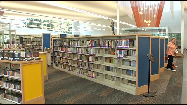 New library opens to public in southwest Louisville - WDRB 41 ...