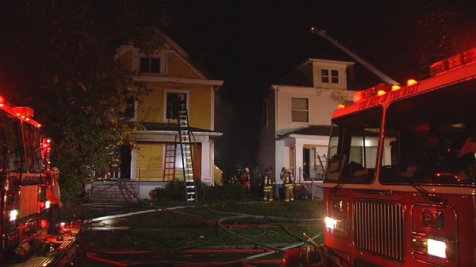 Firefighter has minor injuries after west Louisville house fire - WDRB ...